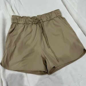 Lululemon on the fly shorts✨